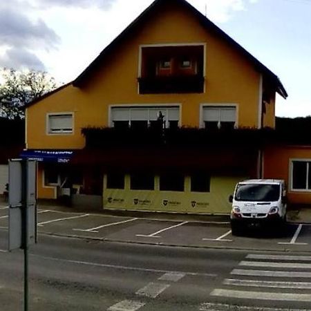 Restoran I Prenociste Egghus Hotel Nasice Eksteriør billede