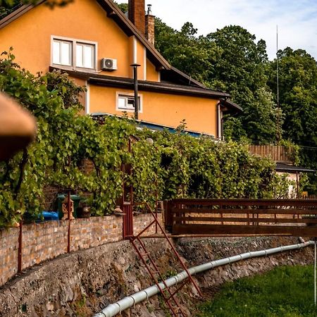 Restoran I Prenociste Egghus Hotel Nasice Eksteriør billede