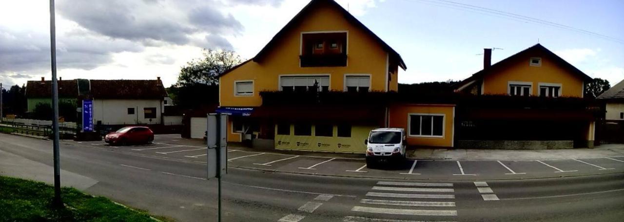Restoran I Prenociste Egghus Hotel Nasice Eksteriør billede