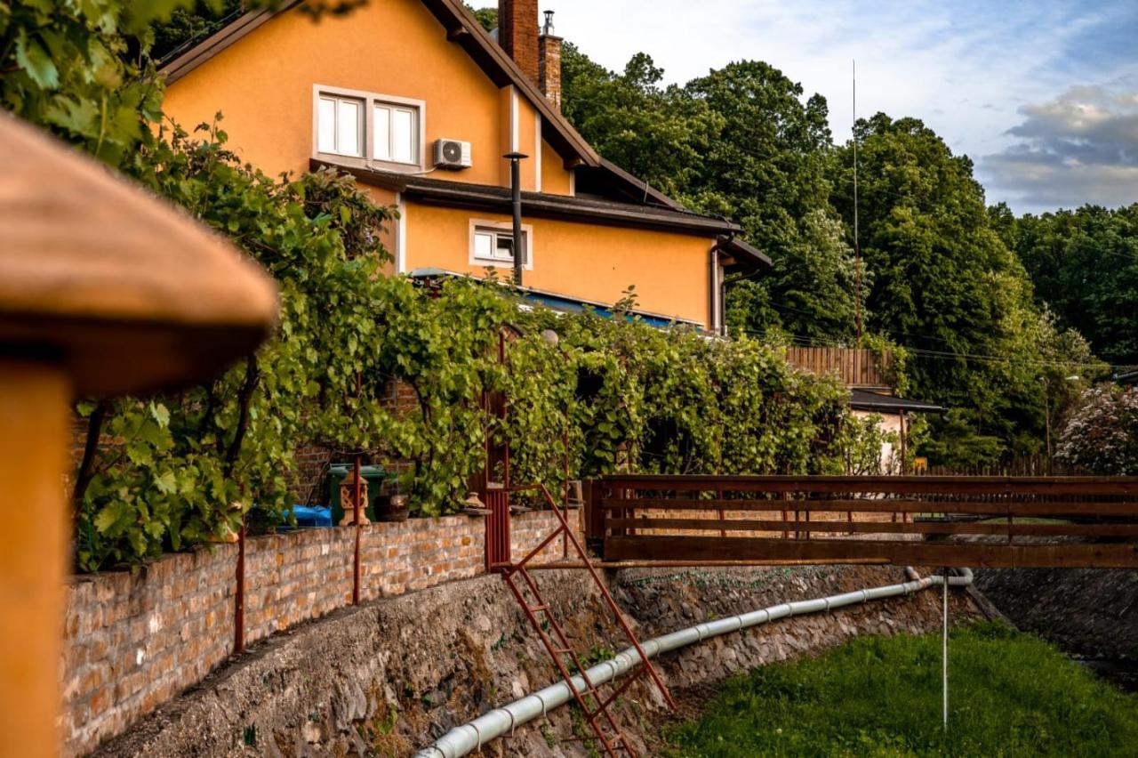 Restoran I Prenociste Egghus Hotel Nasice Eksteriør billede